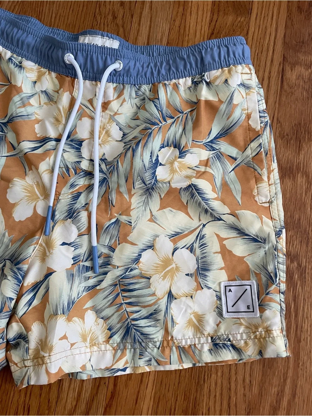American Eagle tropical Floral lined Swim Trunks Medium